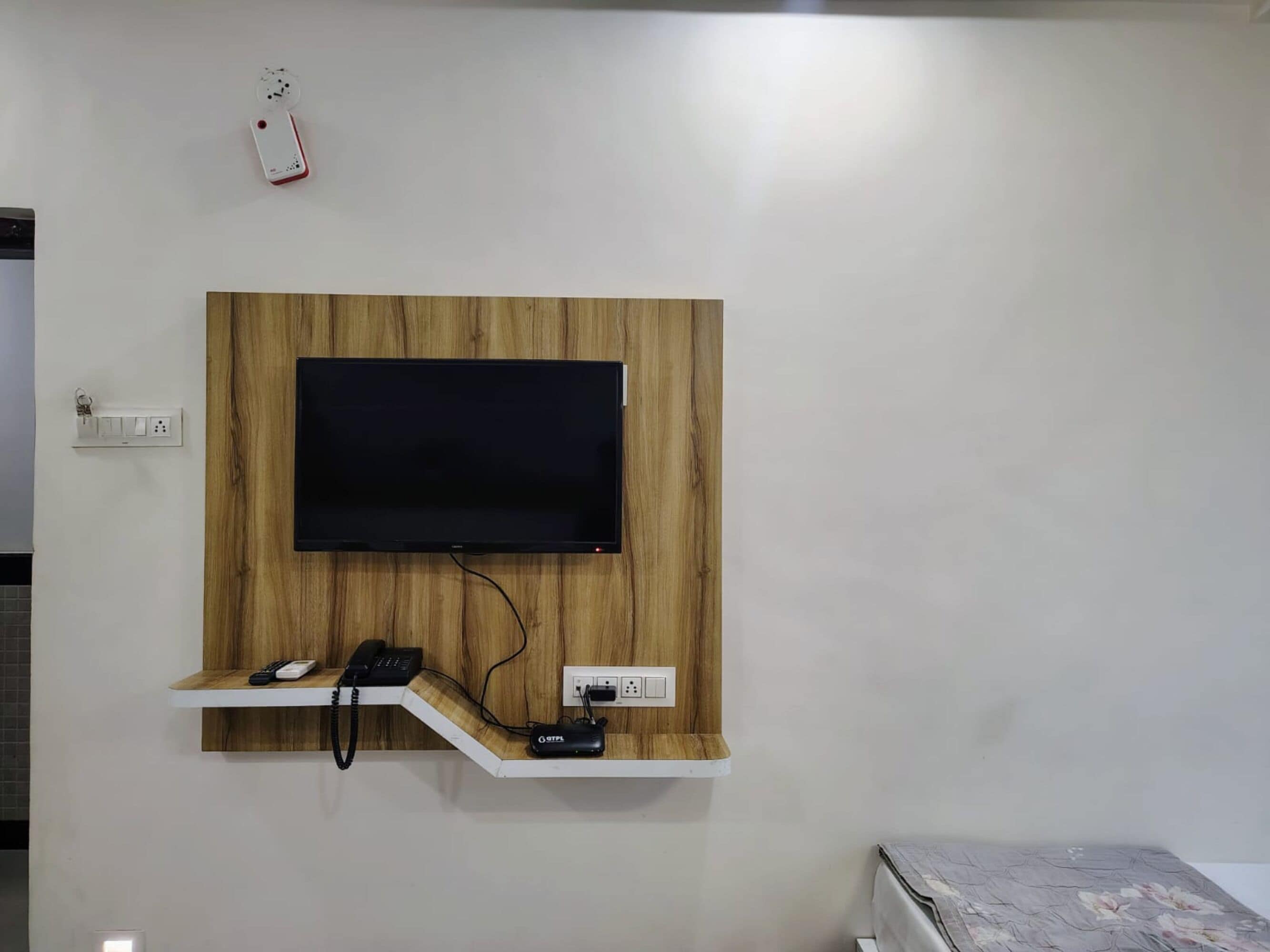 Desk, free WiFi