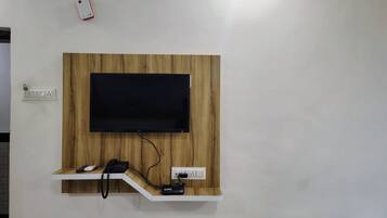 Desk, free WiFi