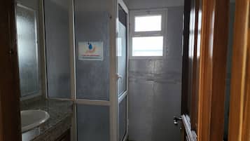 Suihku, pyyhkeet, saippua, vessapaperi