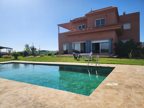 Charming Family Fun Farme, Villa Farm 15p , pool, garden, 1h Csablanca ,