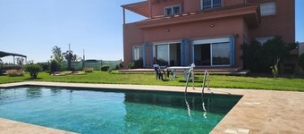 Charming Family Fun Farme, Villa Farm 15p , pool, garden, 1h Csablanca ,