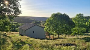 Unclassified image, 4 of 17, button - Quiet house in the mountains (Montselgues)