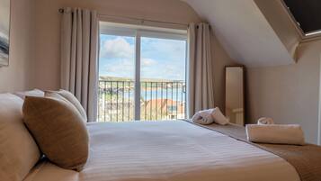 4 bedrooms, free WiFi, bed sheets