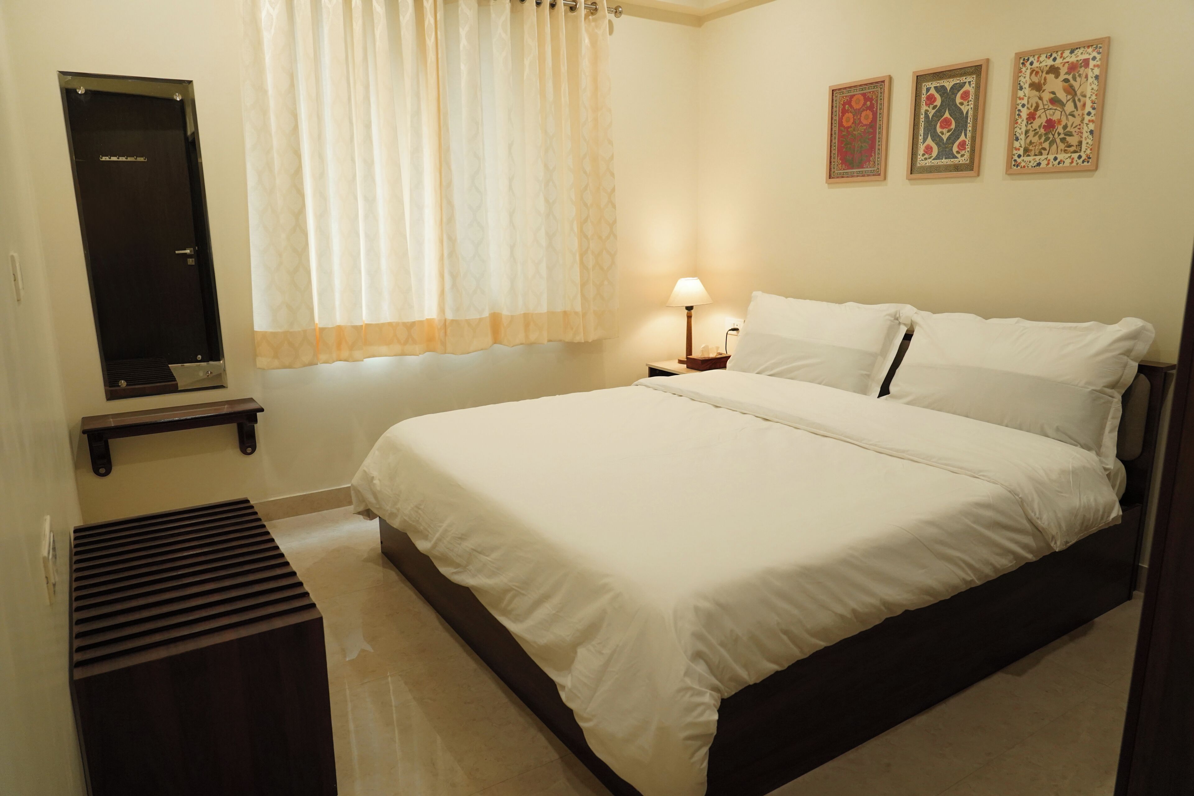 Iron/ironing board, internet, bed sheets