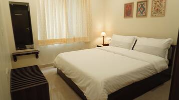 Iron/ironing board, internet, bed sheets