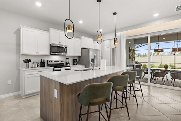 Coffee/tea maker, fridge, microwave, oven - Slide • Theater • Simpsons Game Room • Toy Story & Harry Potter • Private Pool (Clermont)