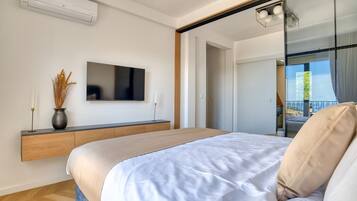 Premium Studio, Sea View | Free WiFi