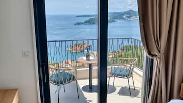 Deluxe Double Room, Sea View | Dining