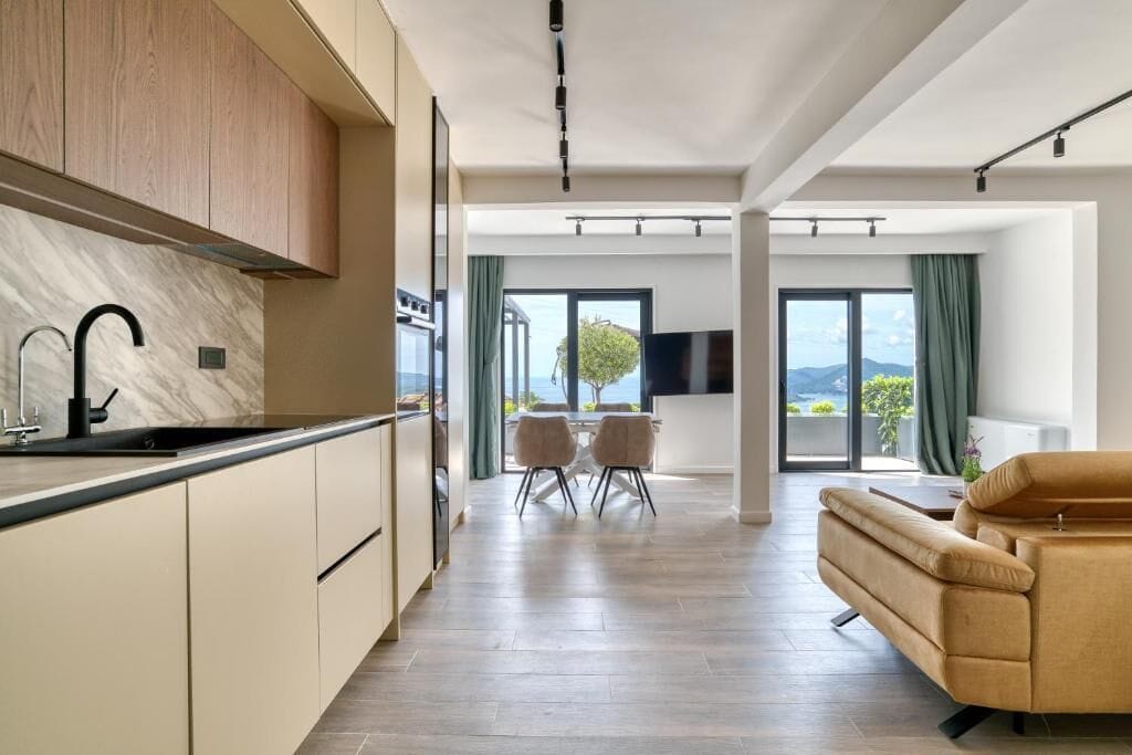 Exclusive Apartment, Sea View | Living area
