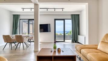 Exclusive Apartment, Sea View | Living area
