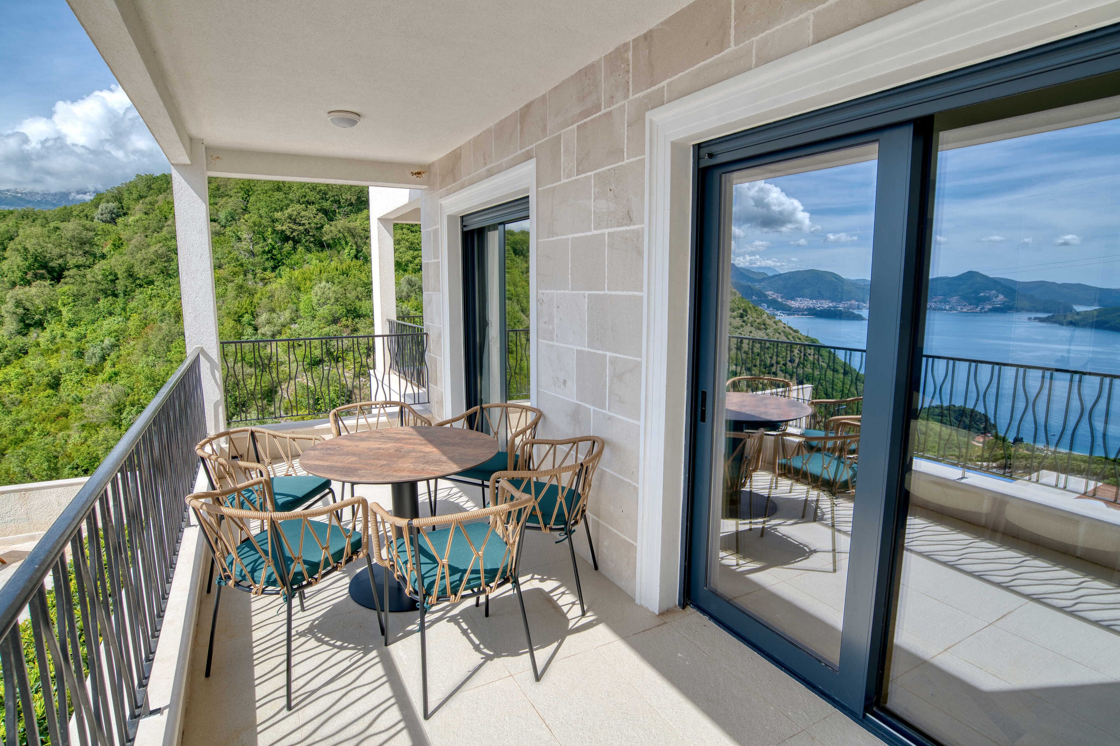 Appartement Luxe, vue mer | Restauration extérieure