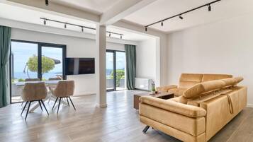 Exclusive Apartment, Sea View | Living area