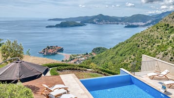 Luxury Apartment, Sea View | Pool