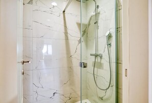 Exclusive-Apartment, Meerblick | Badezimmer