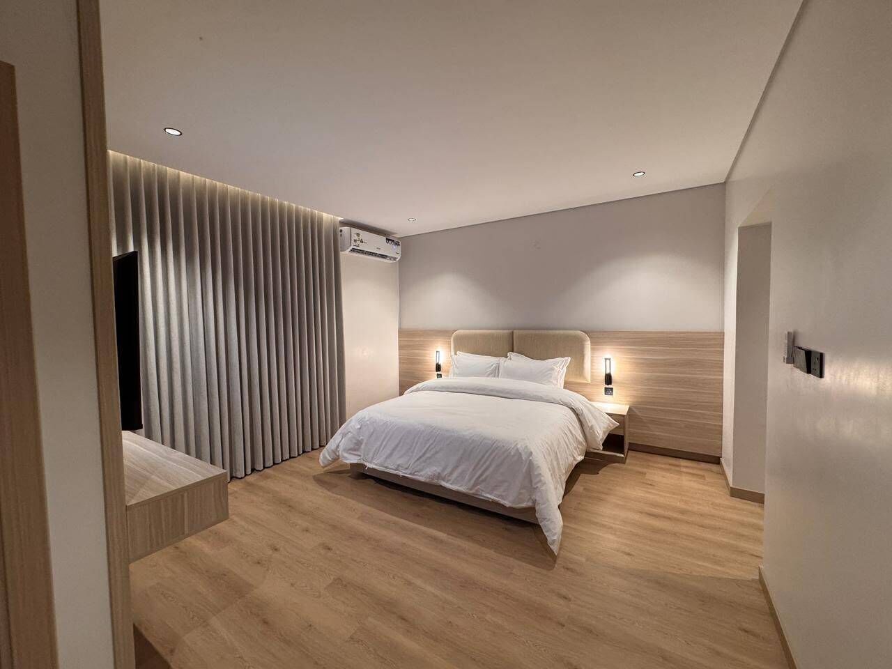Estudio superior | Cortinas opacas, tabla de planchar con plancha, wifi gratis