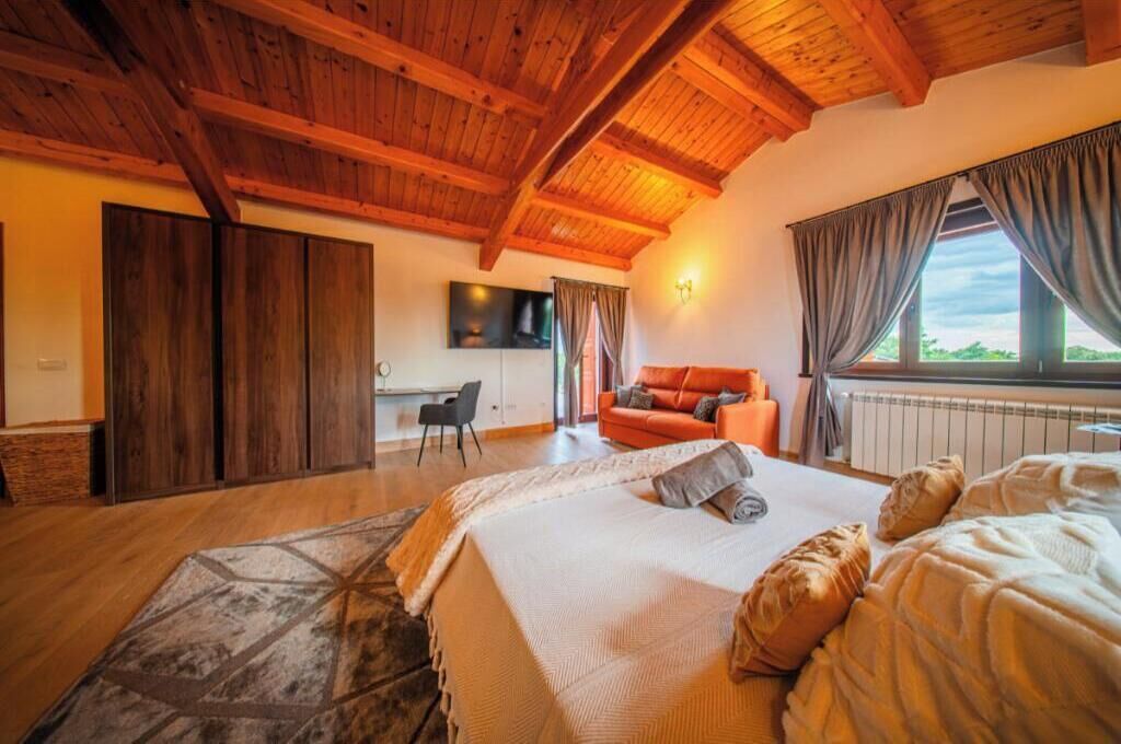 4 chambres, fer et planche à repasser, Wi-Fi, draps fournis