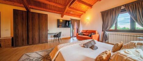 4 chambres, fer et planche à repasser, Wi-Fi, draps fournis