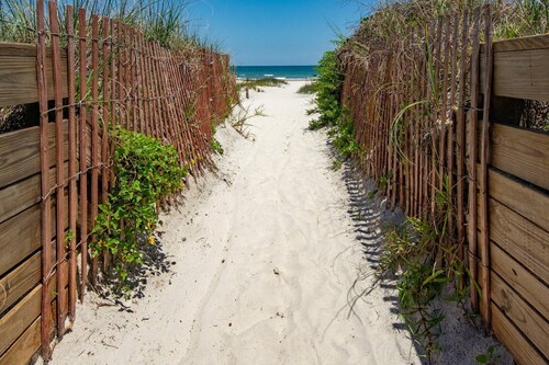 First Floor Condo, Two Pools, Large Patio, Outdoor Dining, Direct Beach Access, $300 in Free Tickets