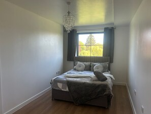 2 slaapkamers, een strijkplank/strijkijzer, wifi, beddengoed