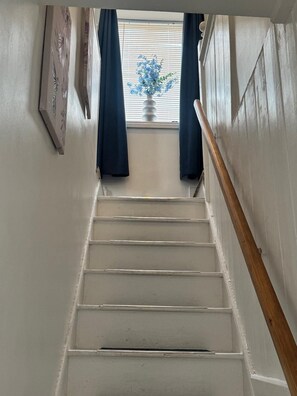 Interior - Paignton Beach House, 5-Min Walk to Beach | Dog Friendly | Sleeps 6 | parking (Paignton)