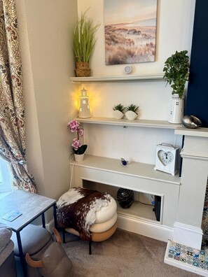 Interior - Paignton Beach House, 5-Min Walk to Beach | Dog Friendly | Sleeps 6 | parking (Paignton)