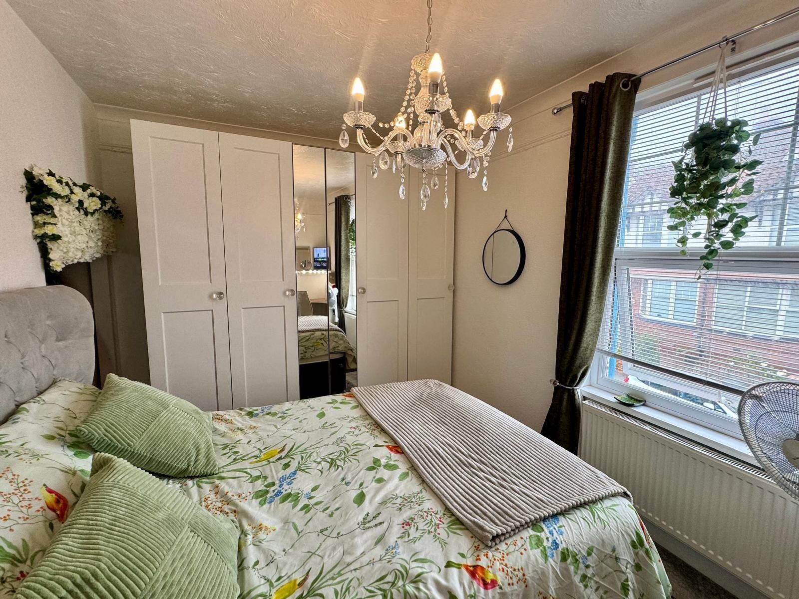 Iron/ironing board, Internet, bed sheets