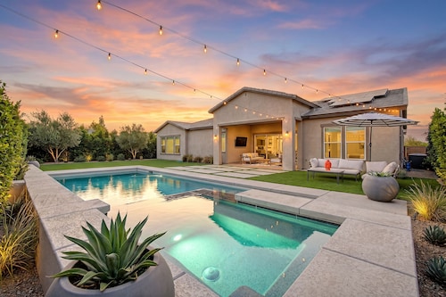 Desert Dream - Wellness Retreat w/Resort Pool, Jacuzzi, Piano, Peloton, Rower