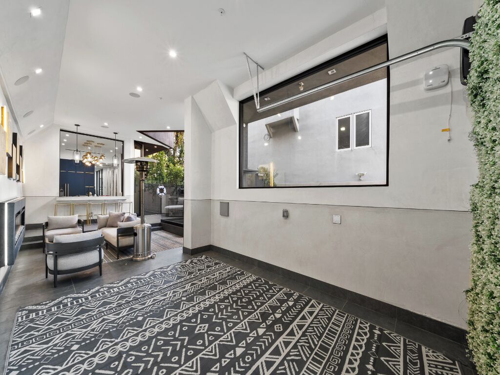Apartment (5 Bedrooms) | Exterior