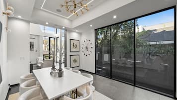 Apartment (5 Bedrooms) | Exterior