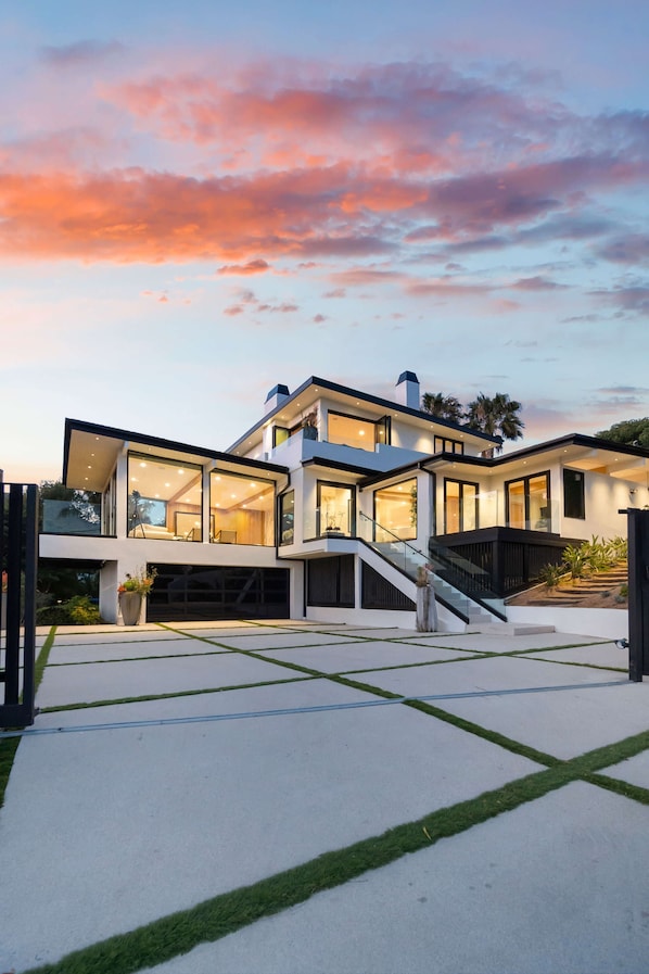 Front of property - Sea Vista (Malibu)