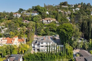 A residential area with houses surrounded by trees and hills. - Emerson Estate (Sherman Oaks)