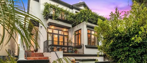Apartment (6 Bedrooms) | Fassade der Unterkunft