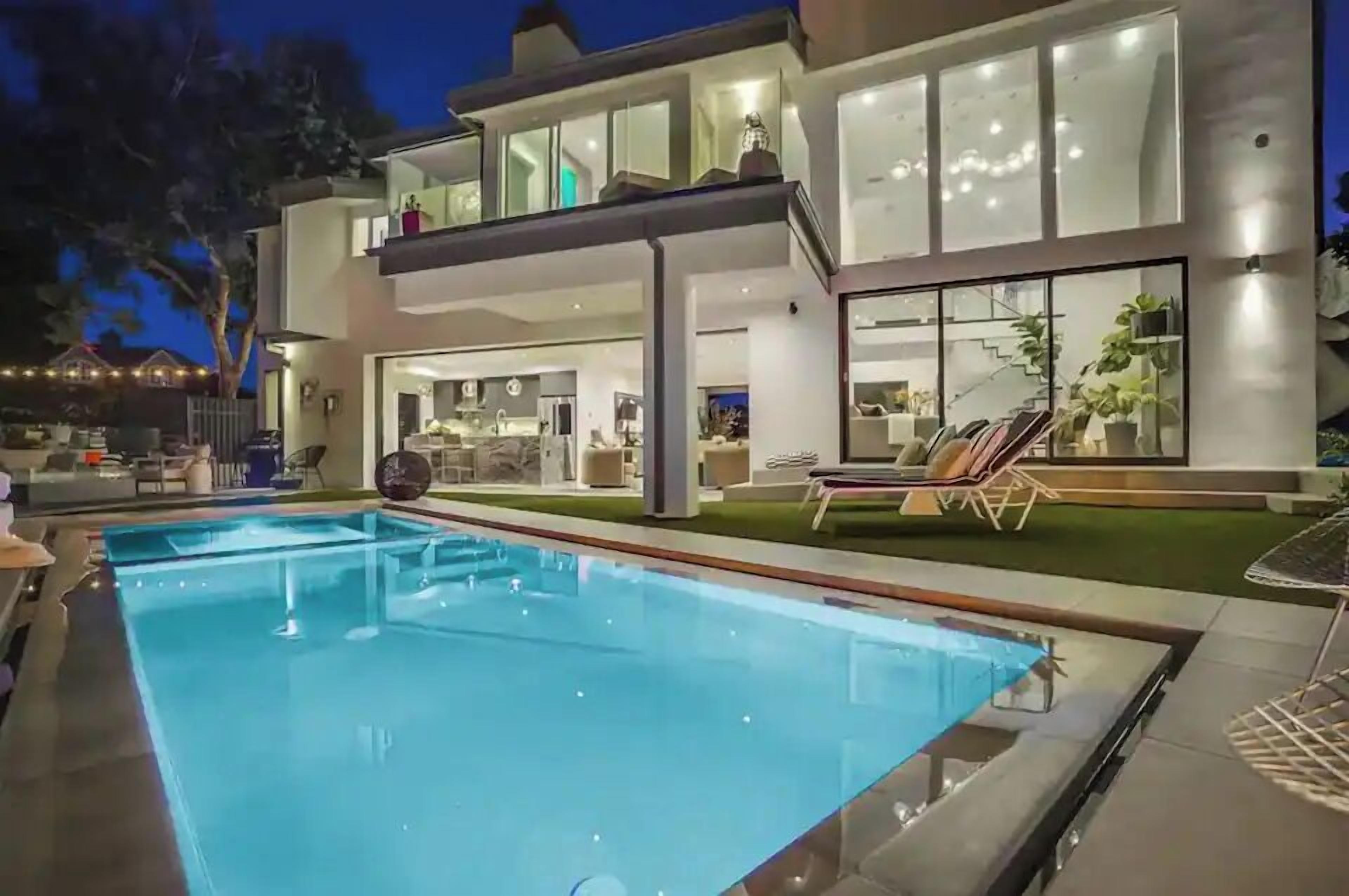 Apartemen (4 Bedrooms) | Bagian depan properti