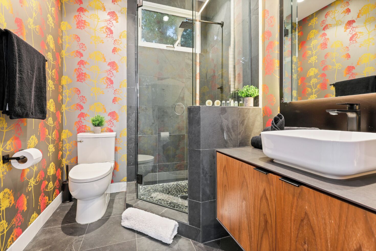Apartment (4 Bedrooms) | Bathroom | Shower, bidet