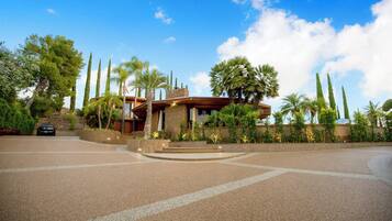Villa (Multiple Bedrooms) | Exterior