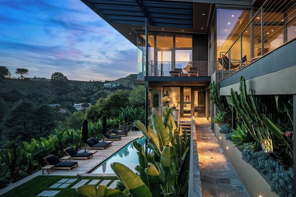 A modern house with a pool, outdoor seating, and a view of the hills. - Waynecrest (Beverly Hills)