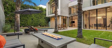 Villa (5 Bedrooms) | Front of property