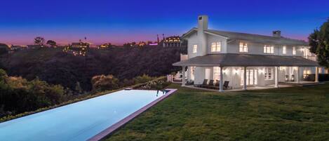 Villa (5 Bedrooms) | Front of property