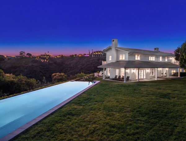 Stradella Hideaway - SoFi Stadium - Inglewood