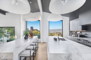 Apartment (5 Bedrooms) | Exterior - Caverna Estate (Los Angeles)
