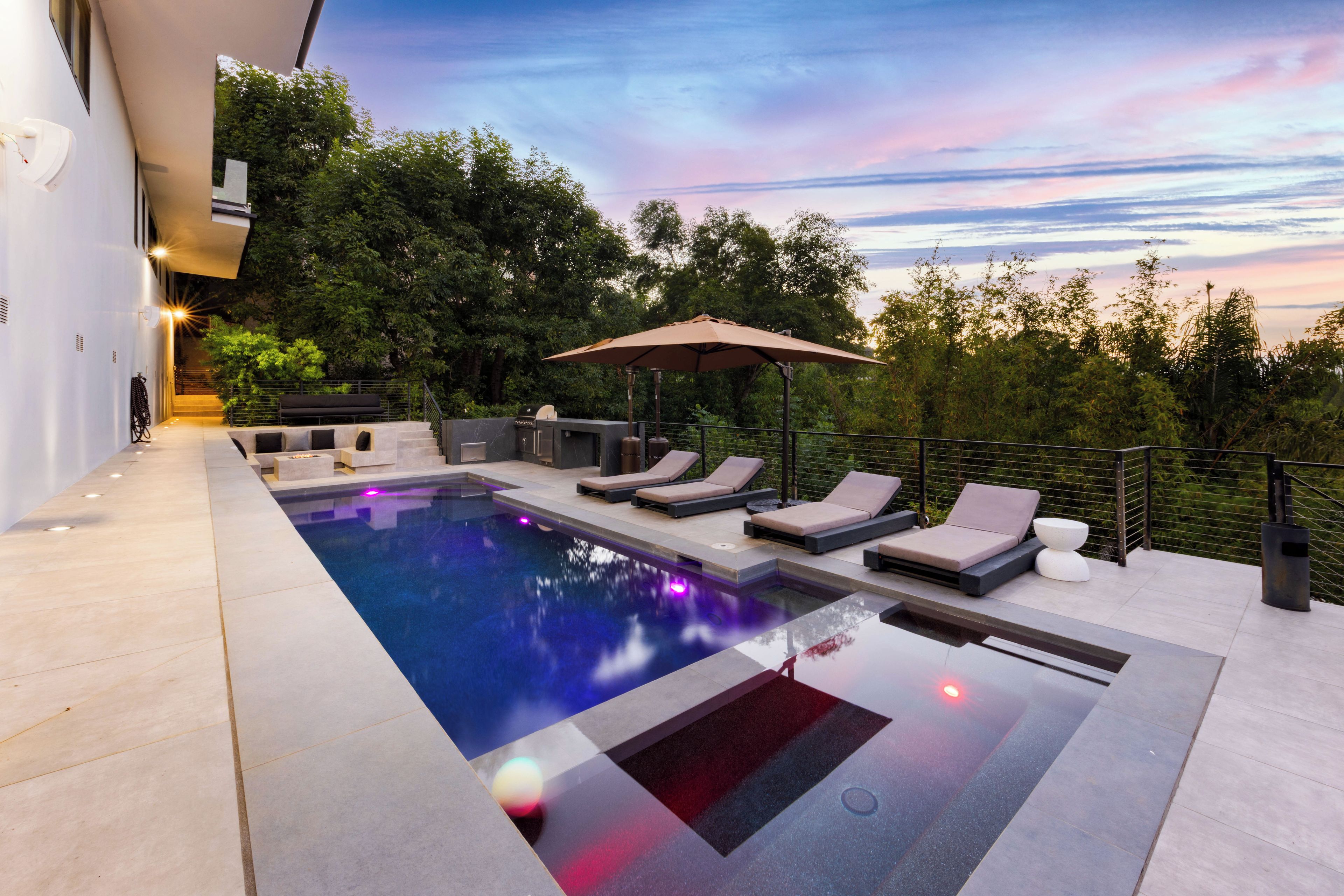 Apartment (5 Bedrooms) | Front of property