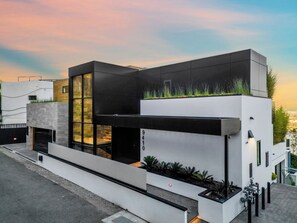 A modern building with a flat roof, large windows, and a minimalist design. - Sierra Mar (West Hollywood)