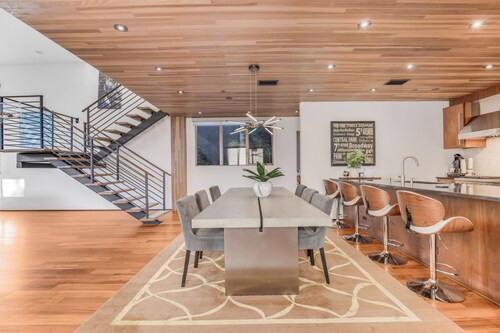 Cedar Loft Villa