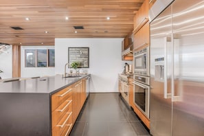 Exterior - Cedar Loft Villa (Venice)