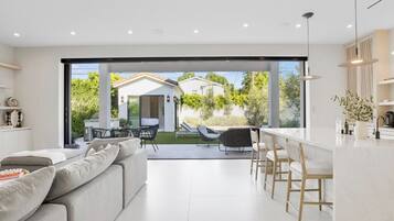 Villa (5 Bedrooms) | Exterior