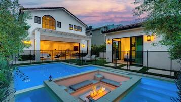 Villa (5 Bedrooms) | Front of property