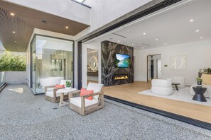 Exterior - Levitt Lane (Sherman Oaks)