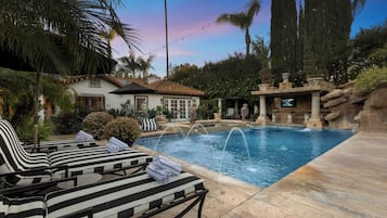 Villa (5 Bedrooms) | Front of property