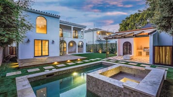 Villa (4 Bedrooms) | Außenbereich
