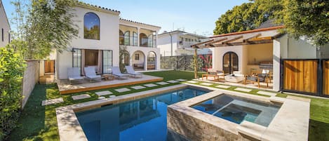 Villa (4 Bedrooms) | Fasade